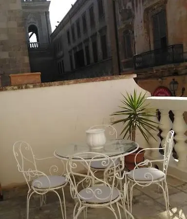 Ampio In Palazzotto D'epoca Apartment
